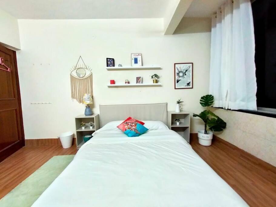 Mon Desire 5, Perry Cross Rd, Bandra West By Connekt Homes Мумбаї Екстер'єр фото